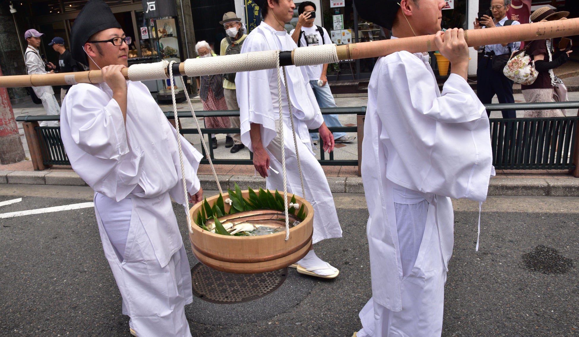 [ 第18回 はも道中・淡路島から京都八坂神社でハモを奉納 ]