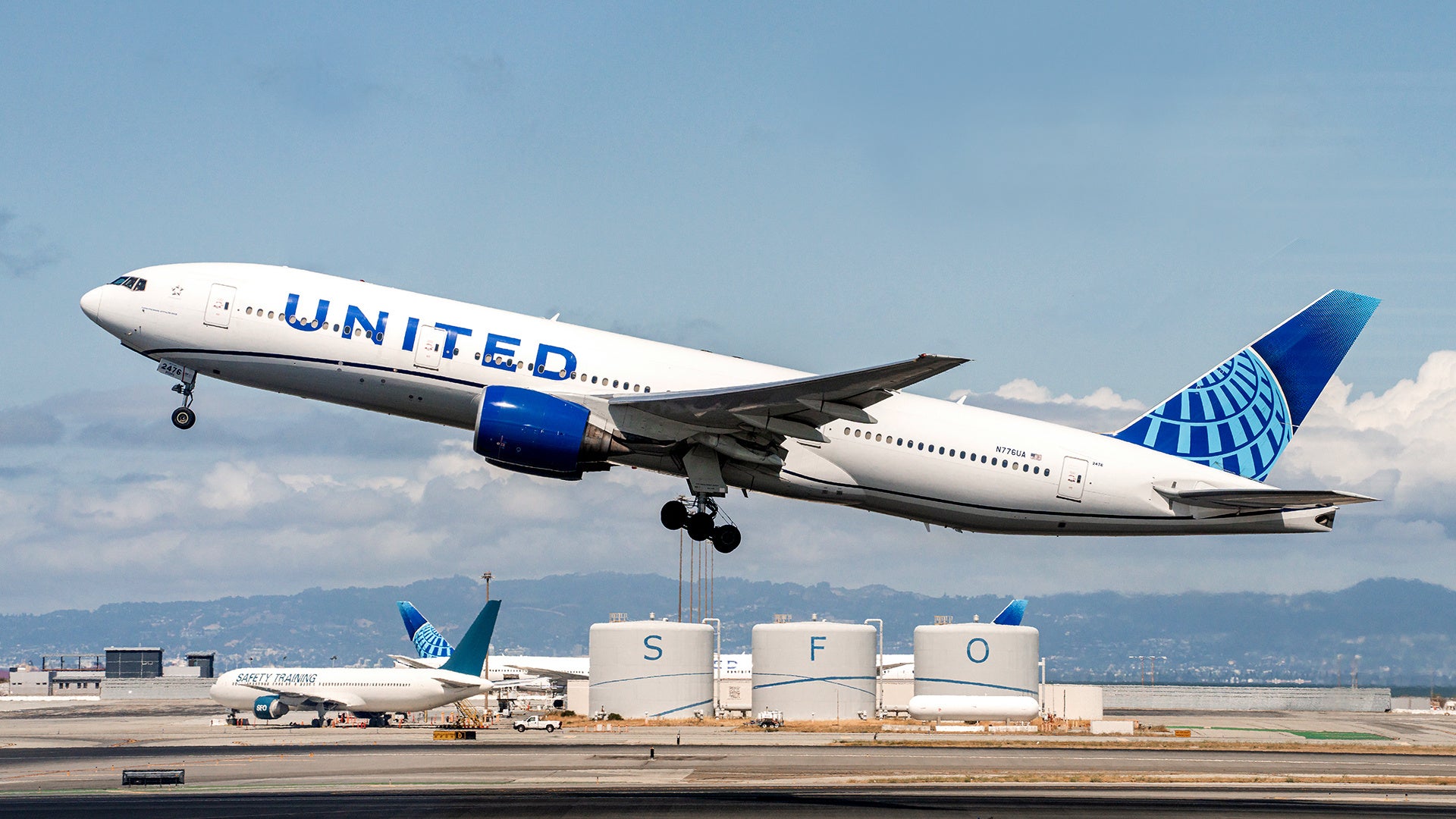 ユナイテッド航空、スターリンクWi-Fi導入を加速、スターリンクを搭載した初のワイドボディ機で運航開始