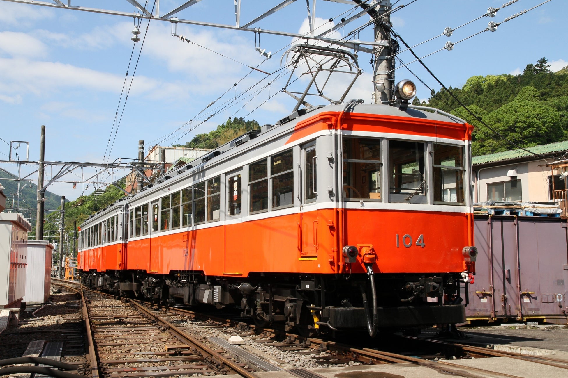 箱根登山電車１００形車両 引退記念企画 第１弾「純金フリーきっぷ」発売のほか、懐かしの行先方向板掲出と車内写真展を開催