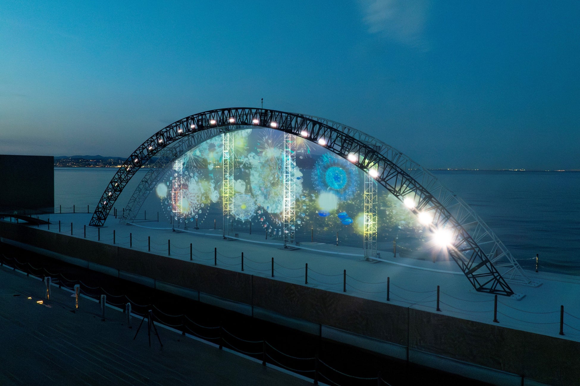 兵庫県・淡路島 日本で唯一の常設海上アートステージ『PASONA HARBOR STAGE』 7月17日開設