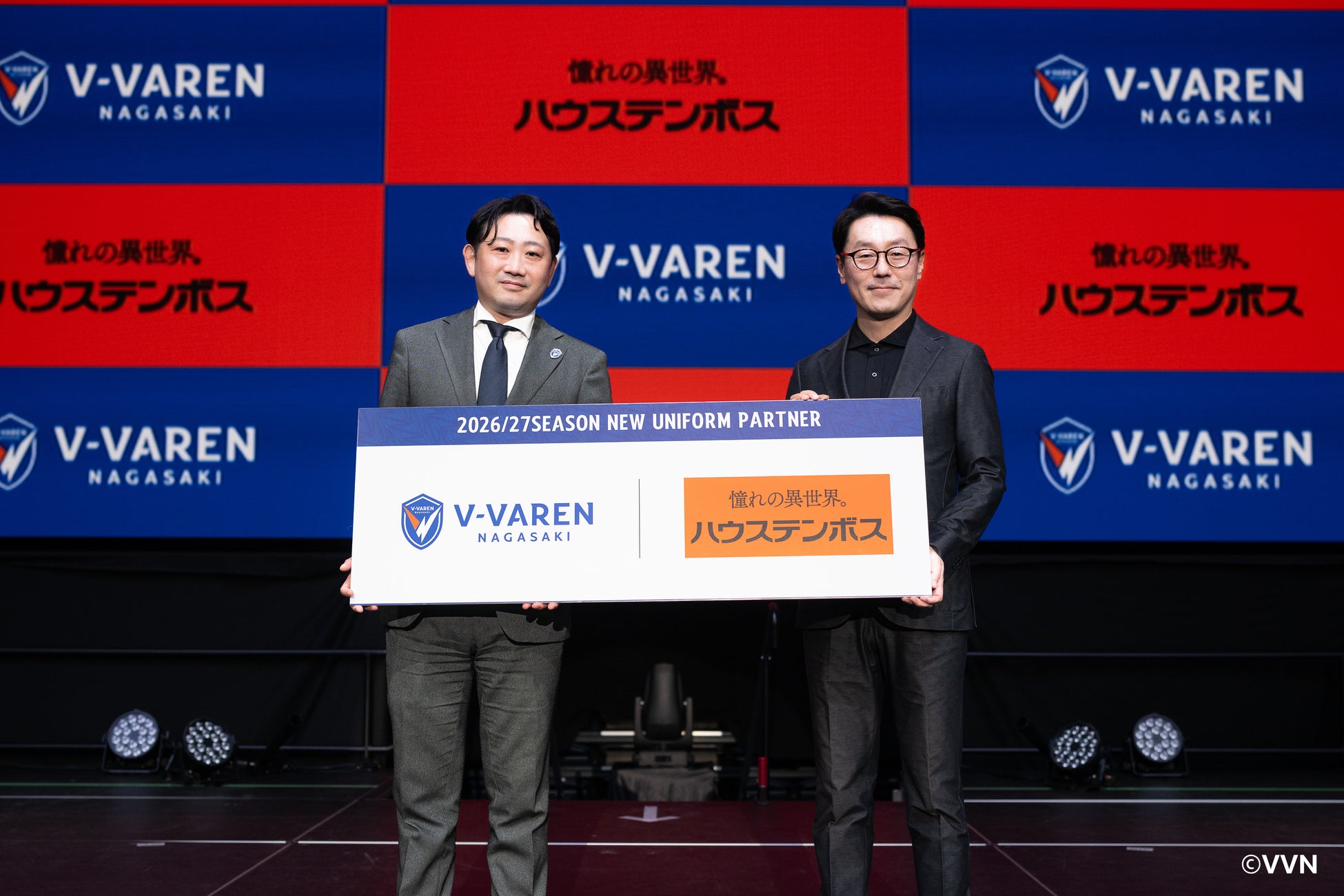 ハーモニーランド『はちゃめちゃサマーパーリー!』&新施設『NAKAYOKU LAB』オープン初日レポート SNSでも話題の日焼けをした姿のシナモロールとクロミが初登場