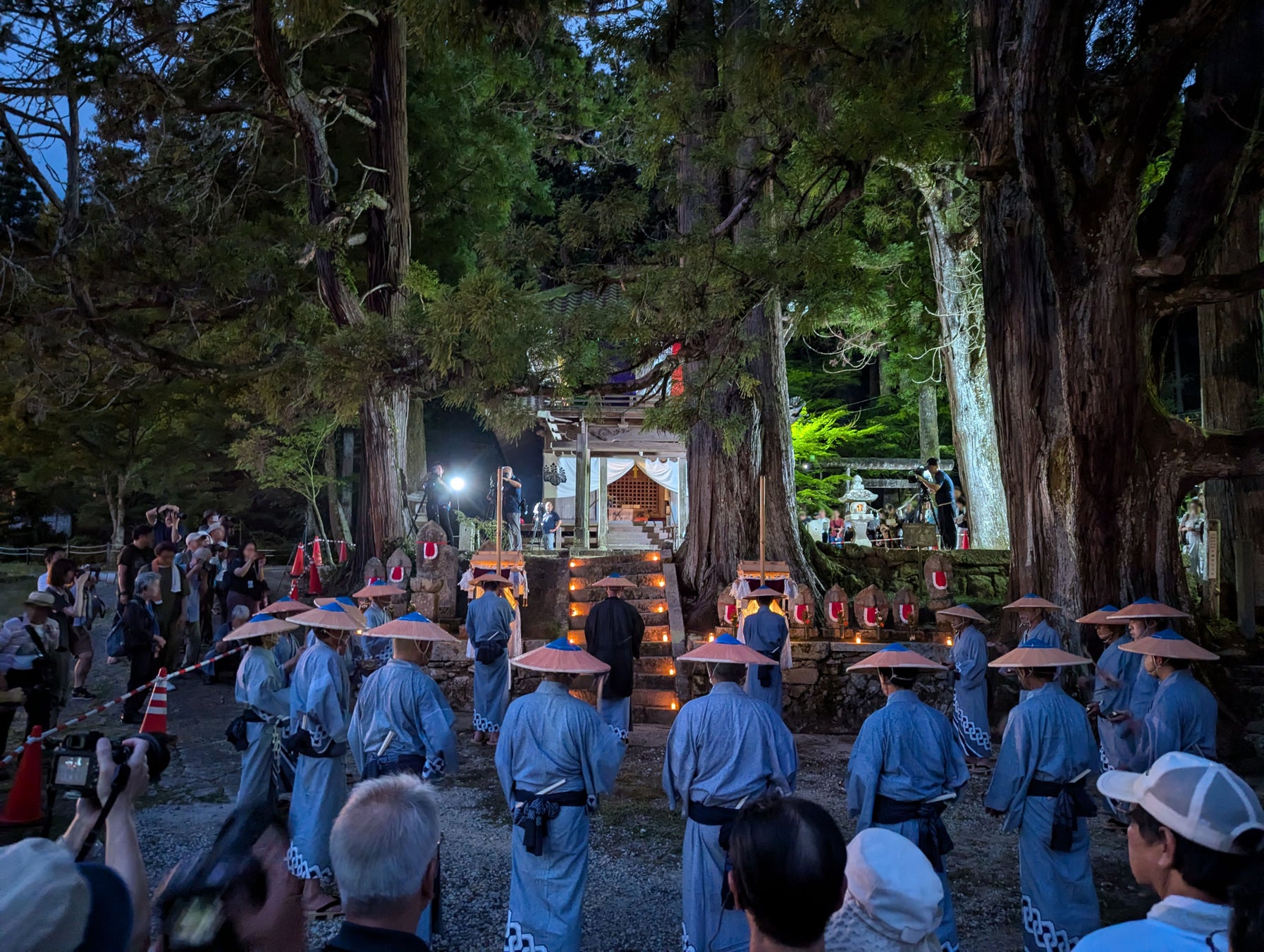 ユネスコ無形文化遺産「綾渡の夜念仏と盆踊」見学バスツアーを実施します