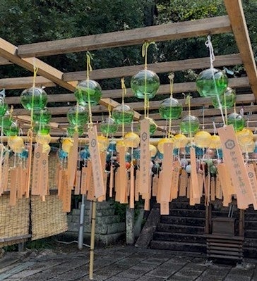 境内に200個の紀州漆器風鈴が響く「伊勢部柿本神社 風鈴まつり」開催～音の参道で楽しむ和歌山の夏～