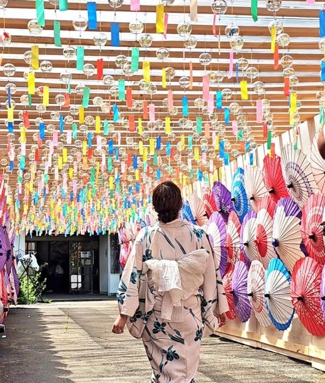 風鈴6,000個のトンネルと、うちわ・扇子1,000個の展示、「関ヶ原願掛け風鈴まつり」と「招風うちわまつり」を9月30日まで開催、7月13日（月）から来場者全員に「オリジナルうちわ」をプレゼント
