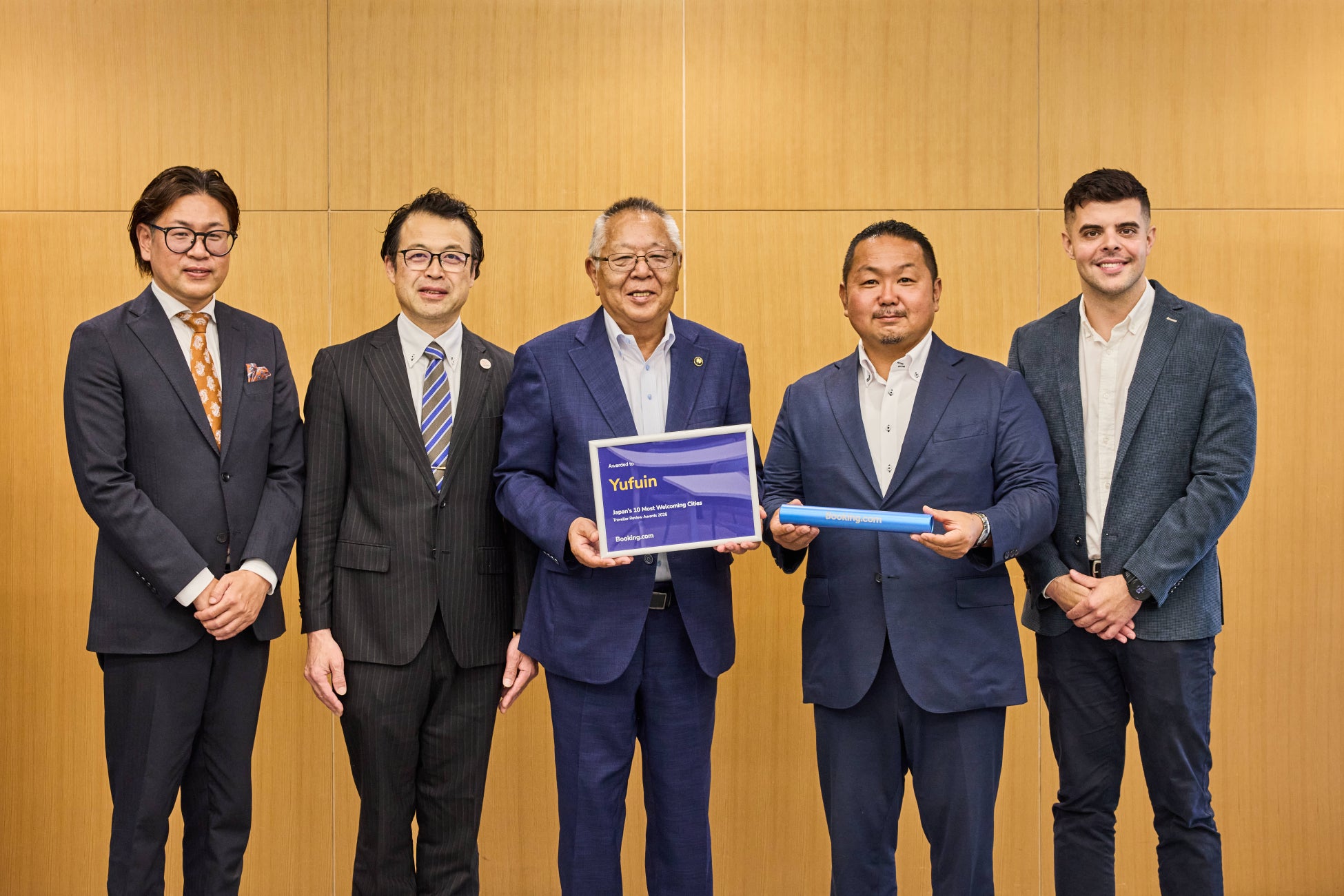 ブッキング・ドットコム、「日本で最も居心地の良い都市」に4年連続で選ばれた大分県由布市で「Traveller Review Awards 2026」の表彰式を開催