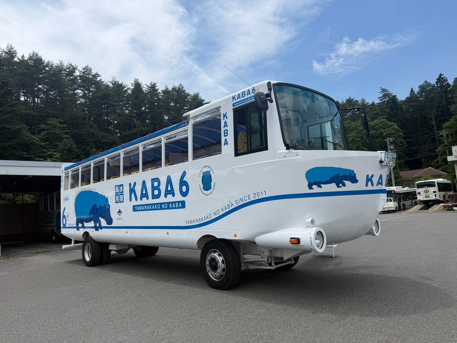 夏の山中湖を駆ける、水陸両用バス「山中湖のカバ」新車両「オープンKABA（KABA6号）」7/18（土）デビュー！