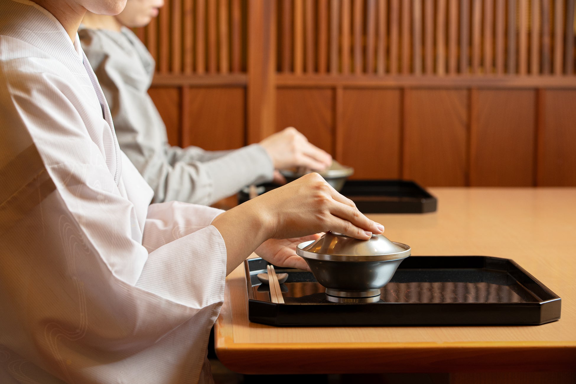家族型ロボット「LOVOT[らぼっと]」が８月１日より「武雄 旅 書店」に登場