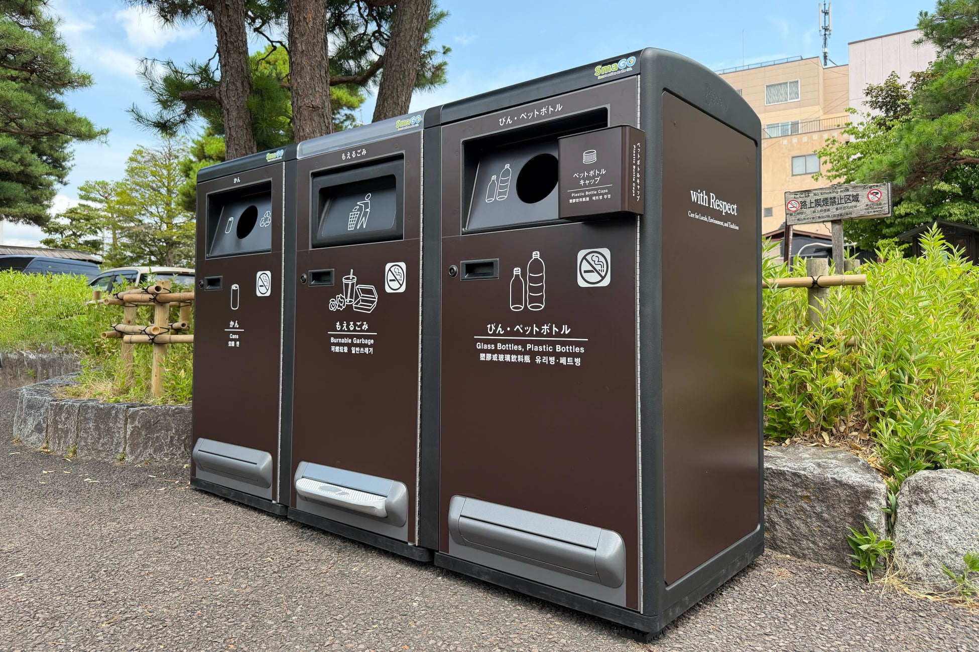 【夏ギフトやプチ贅沢に】おうちで味わうホテルクオリティの本格カレー。総料理長監修のオリジナルレトルトで、ブイヨンのコクと鮮烈なスパイスが融合した2種セットを全8施設にて販売中