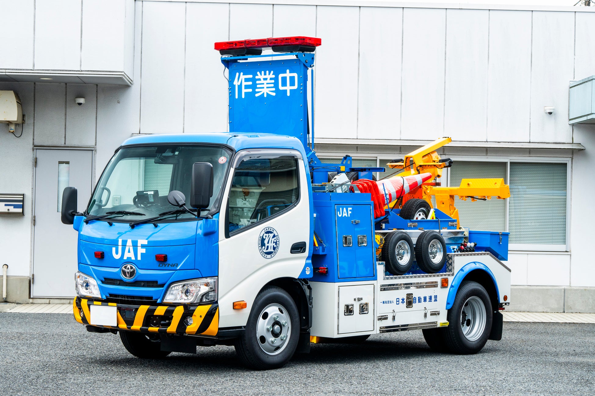 大阪の街を見渡す開放的な空間で、みずみずしいシャインマスカットと桃が彩る贅沢な夏のアフタヌーンティー&季節限定のカクテル・デザートが登場!