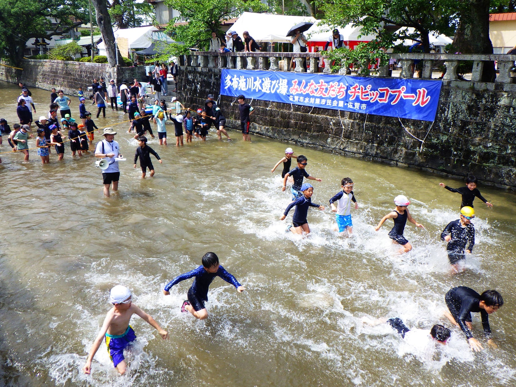【佐賀市】夏の風物詩「多布施川水遊び場」が今年もオープン