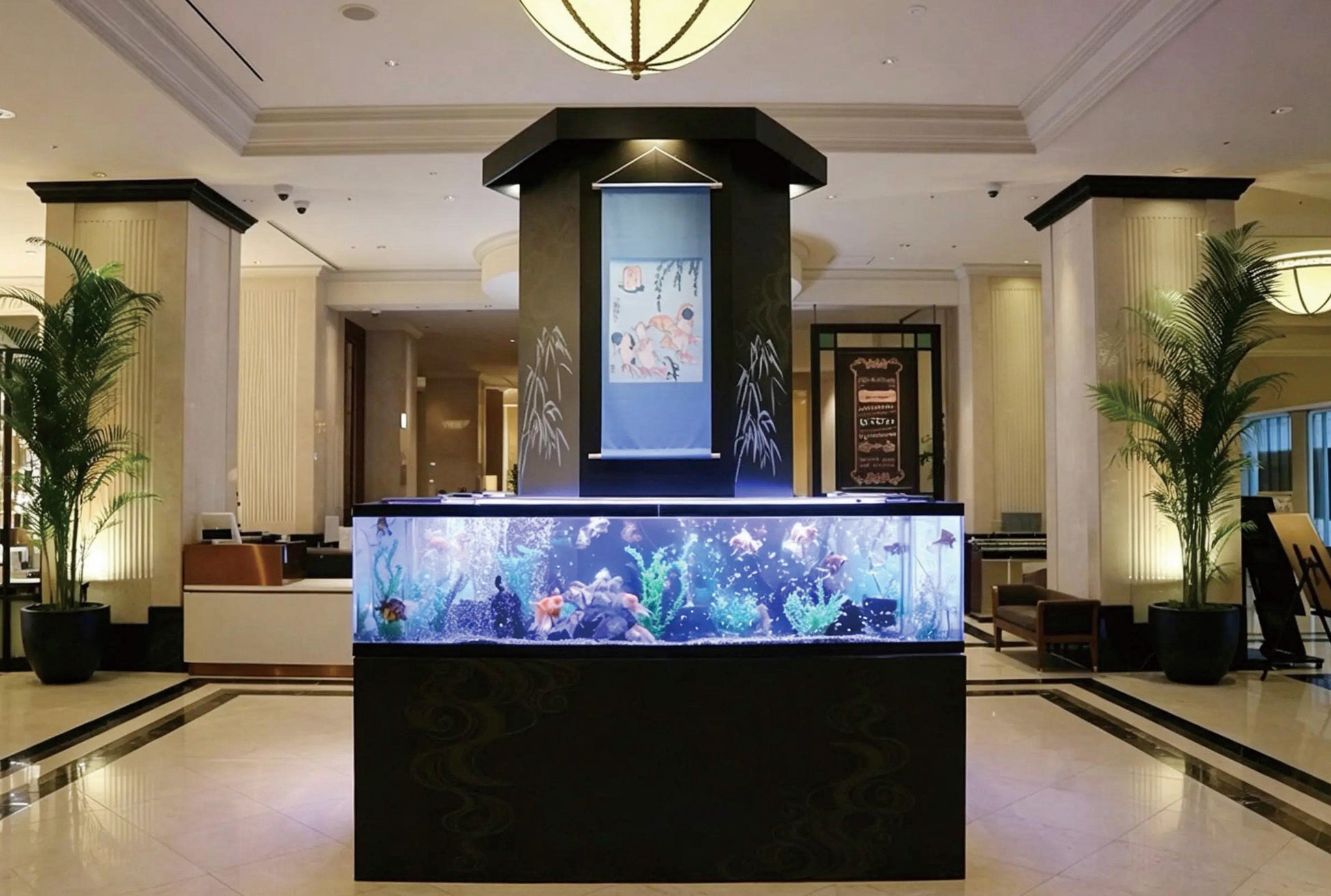 【名古屋マリオット】約200匹の弥富金魚が泳ぐ！夏のロビー展示『錦魚の舞2026』が始まりました！