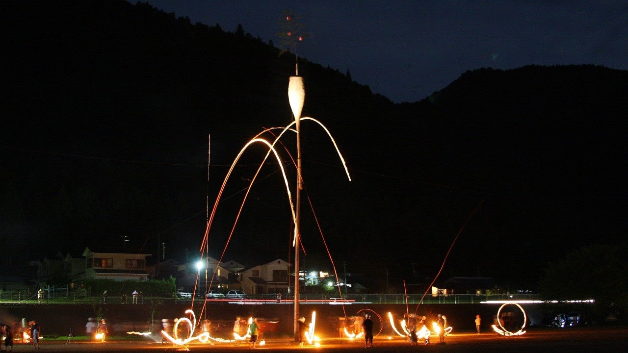 日本唯一の“飛び地の村”で炎と祈りの一夜　和歌山・北山村「柱松」と追善盆踊りの夏祭りを8月11日開催