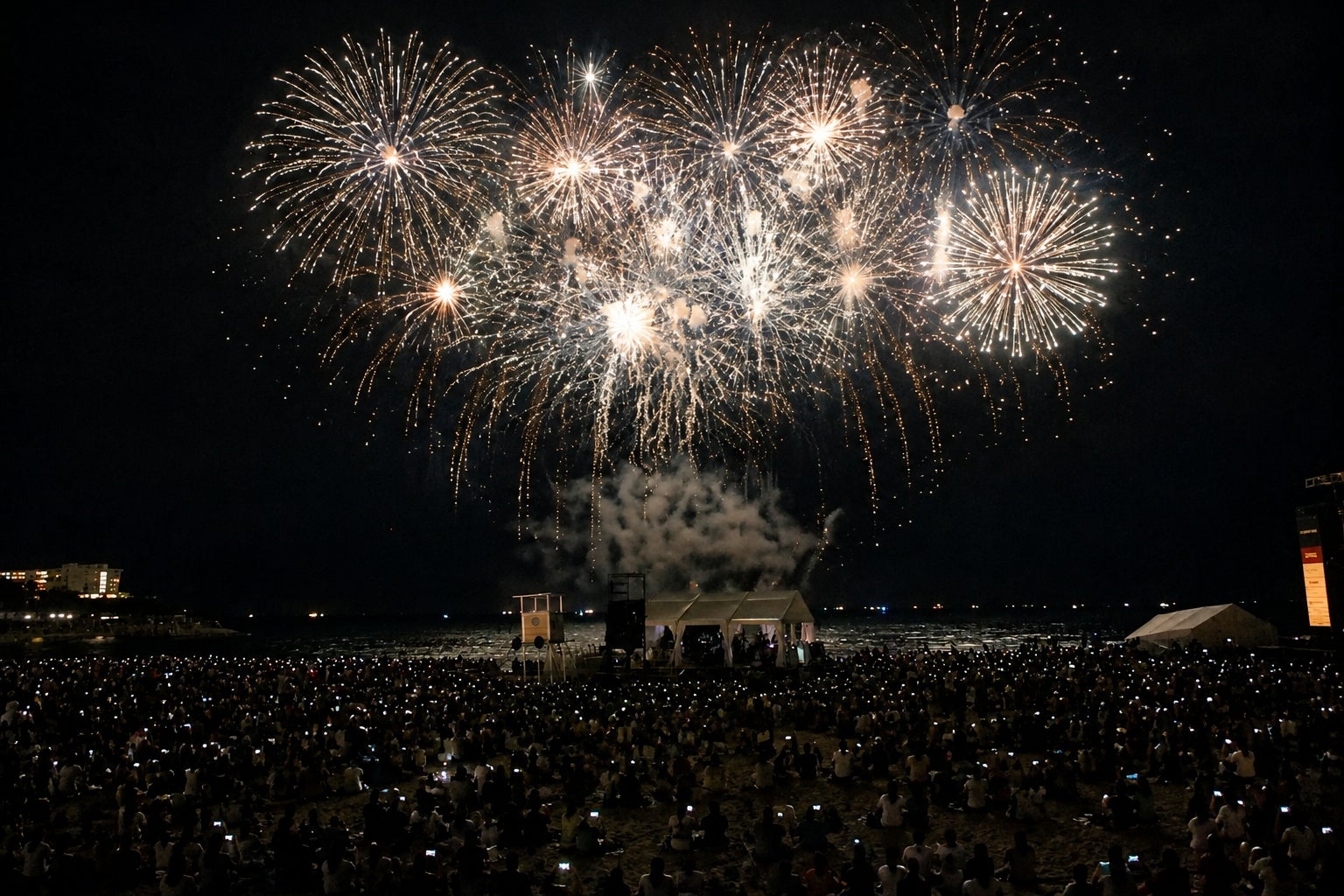 白良浜に約1万人が来場　総勢10組のライブと8,000発の音楽花火が彩る「SKY ART FESTIVAL 2026」を開催