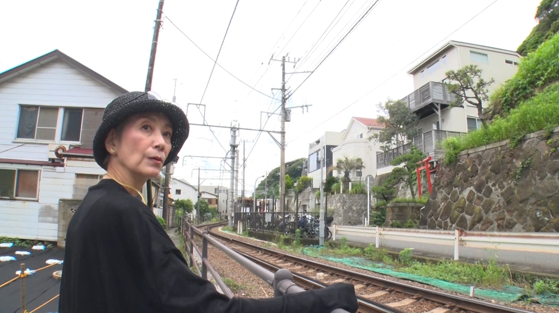 【ＢＳ日テレ】手塚理美 江ノ電沿線で映えスポット続々発掘！「高校の頃から来ているから」 中川家・礼二もビックリ『友近・礼二の妄想トレイン』8月4日（火）よる9時放送「鎌倉・江の島絶景旅」