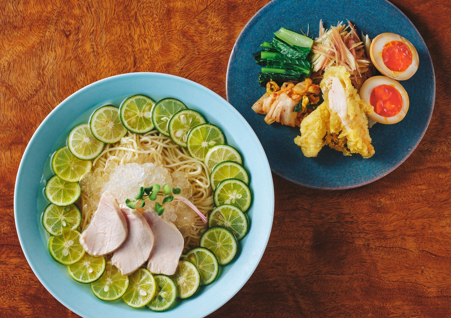 京都・侘家古暦堂、人気ランチ「石焼き親子丼」に並ぶ夏の新定番。鶏のうま味を涼やかに味わう、【ランチ限定】「すだち香るひんやり鶏だし冷麺」登場！