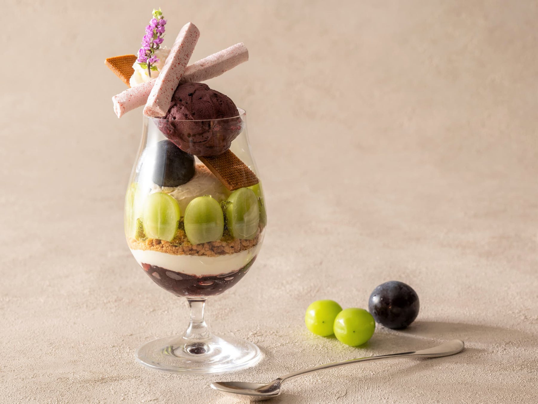 【新宿プリンスホテル】秋の味覚とフリーフローを愉しむ『イブニングハイティー』を販売