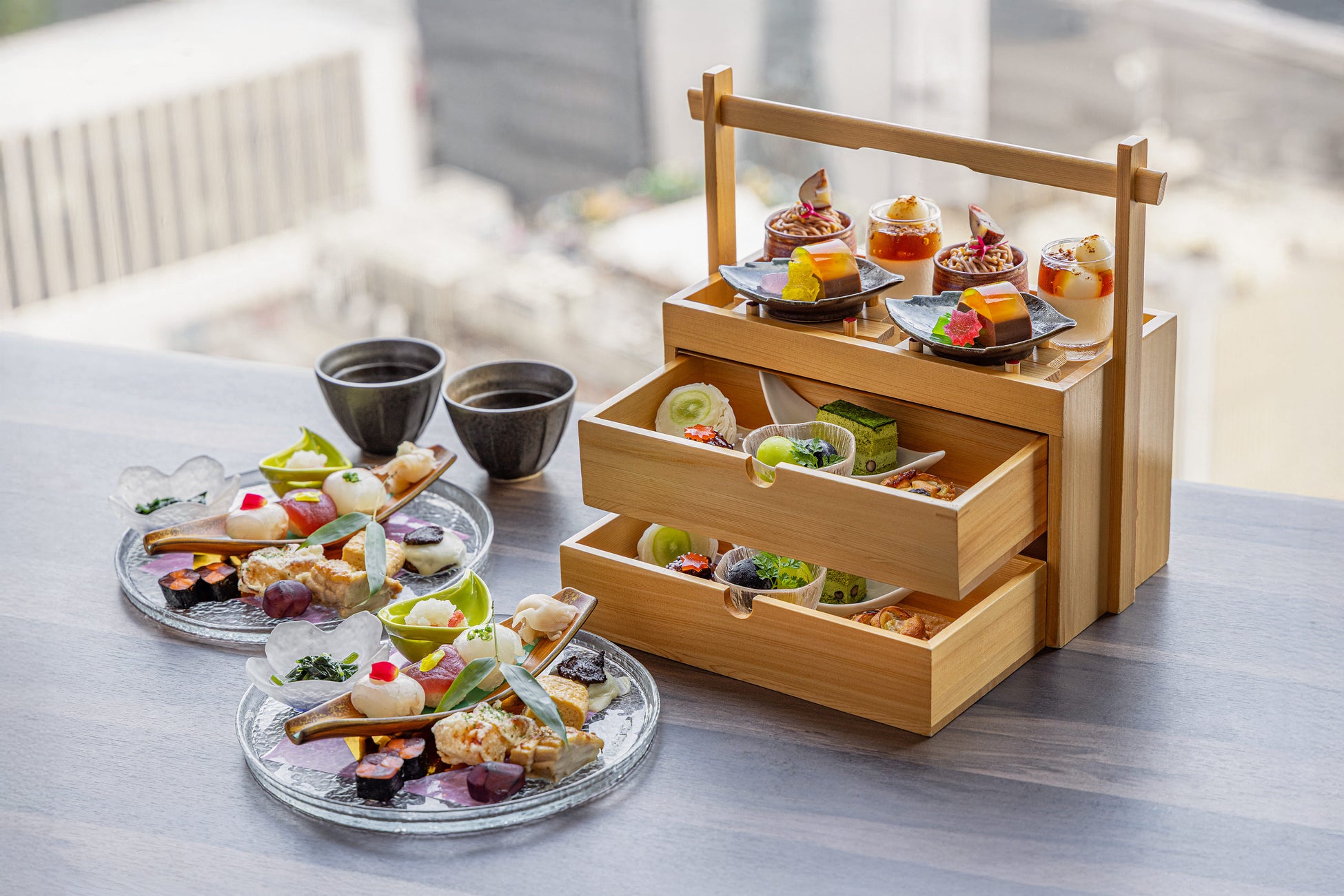 つややかでビジューのような2種のぶどうを味わう「パルフェ レザン~シャインマスカットと巨峰のパフェ~」