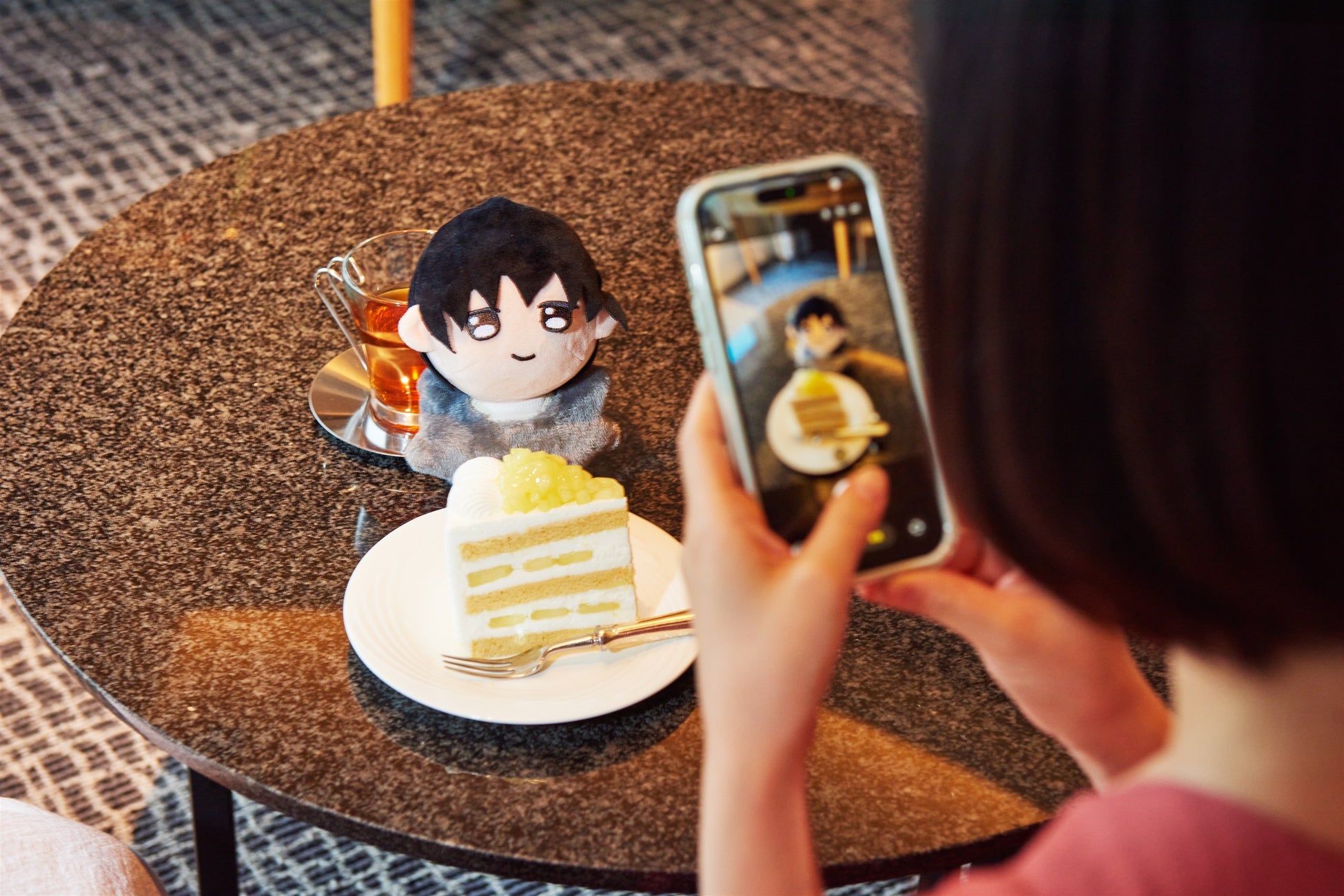 赤ちゃんミーアキャット14匹、8月1日デビュー。生後45日でやってきた子たちが、群れで育っています