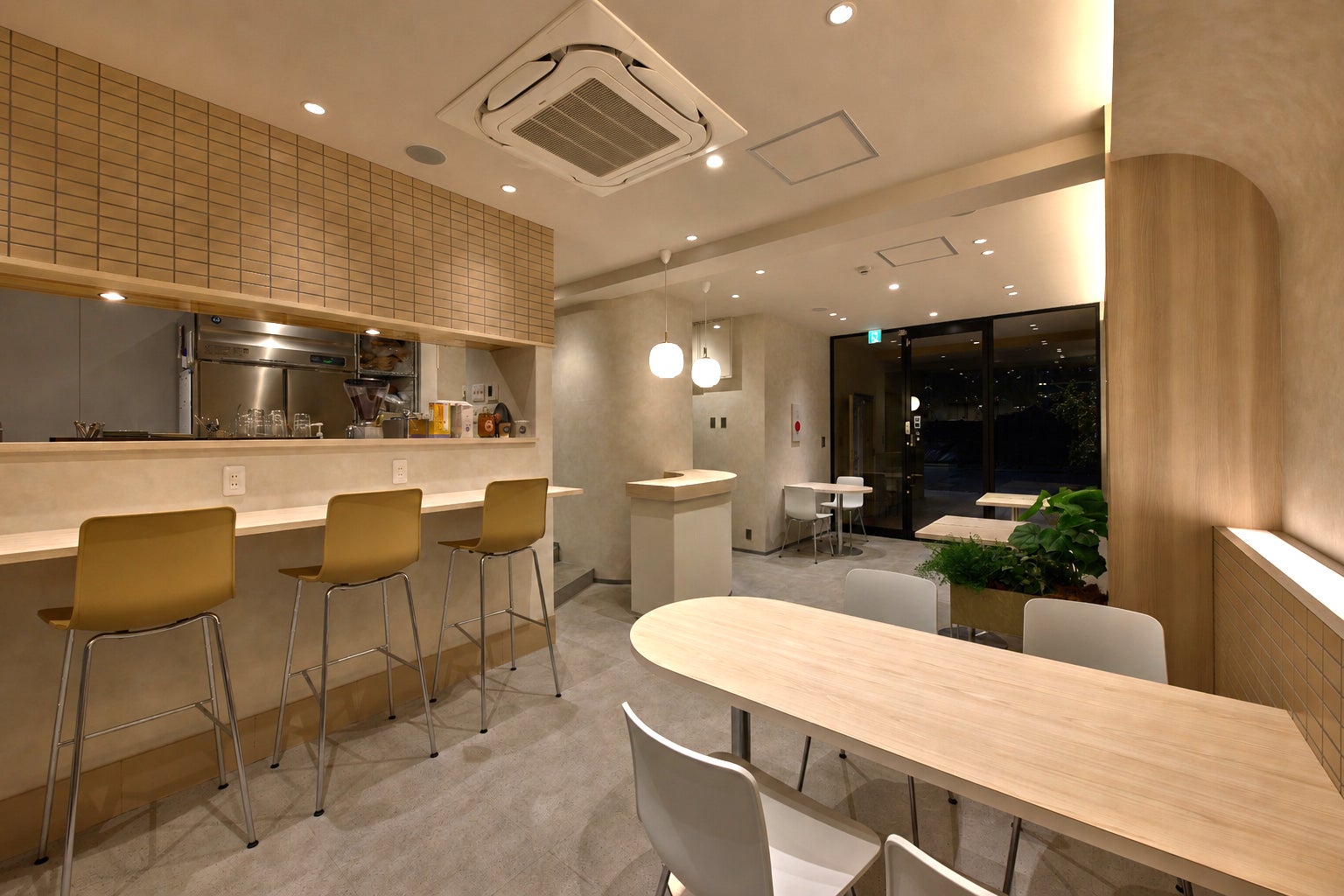 本格・和イタリアンと厳選のお酒を楽しむ夜へ。eni.cafeが夜カフェ・ディナー営業を開始