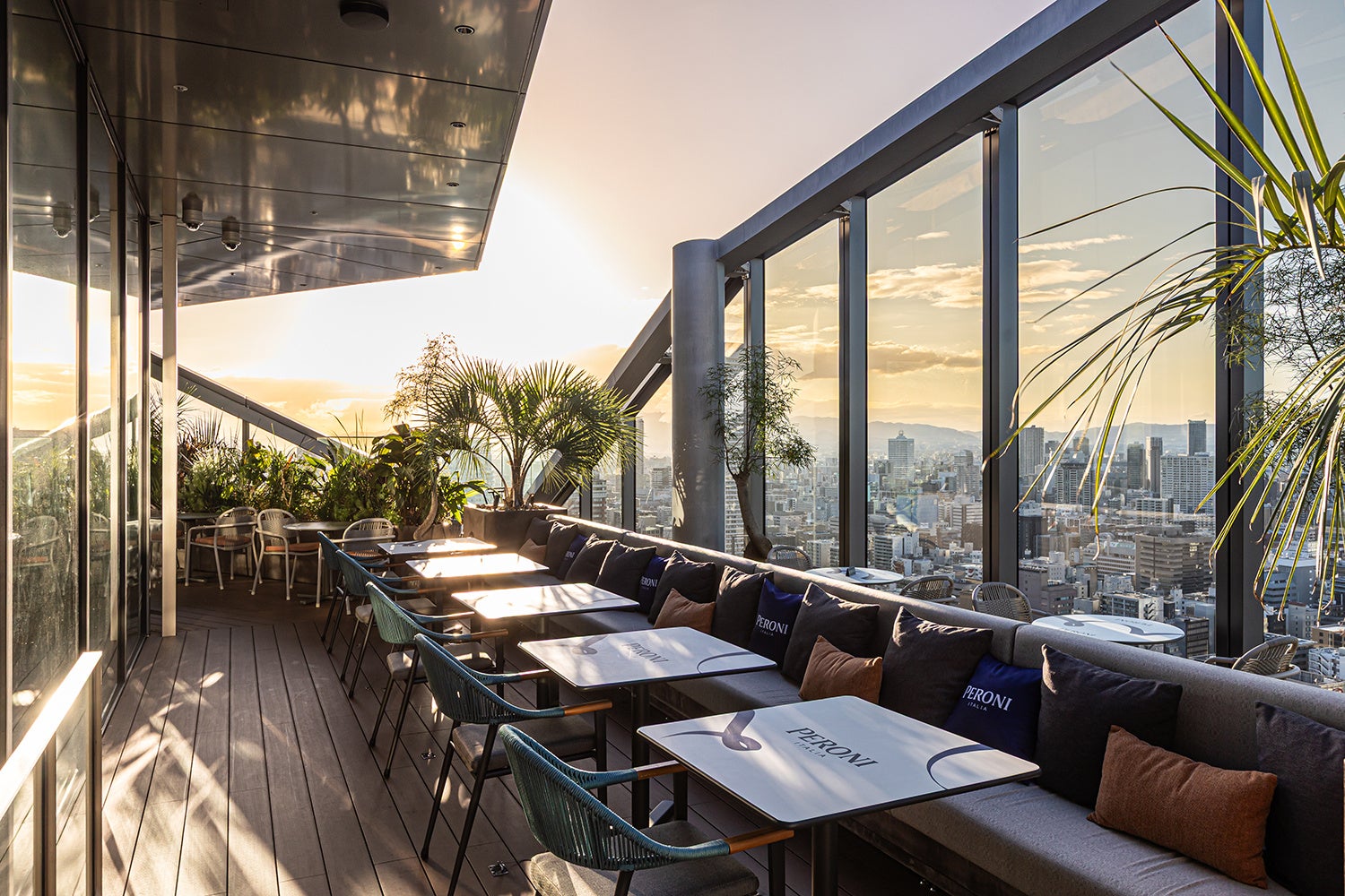 『THE GATE HOTEL 大阪 by HULIC』最上階ルーフトップバー＆ラウンジ「PEAKS」で夏のビール“PERONI”フェア
