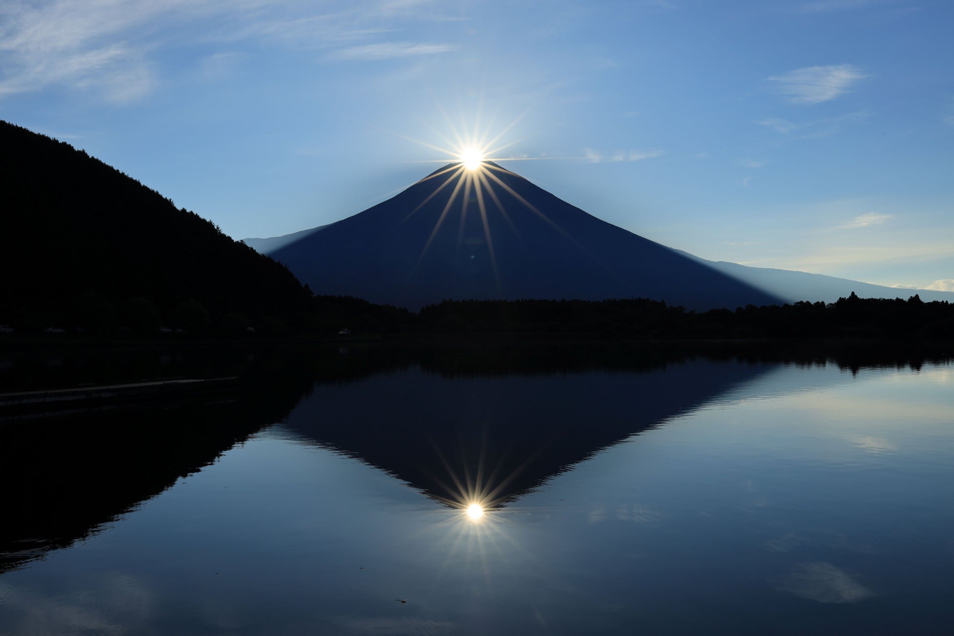 静岡県で唯一「ダブルダイヤモンド富士」が今年も現れるか？！ 8月20日から１週間の早朝がチャンス（富士宮市田貫湖） ～休暇村富士～