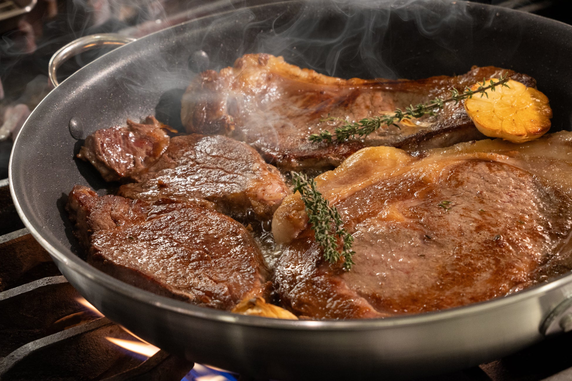 【千葉・大多喜町】夏休みや秋の食育にピッタリの養蜂体験を10月まで開催！ミツバチが集まる本物の巣板を親子で観察