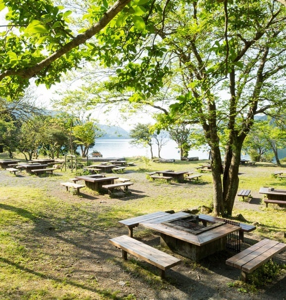 ファーストプレイス、芦ノ湖キャンプ村の「湖畔の自然でリトリート＆ビジネス研修パック」に参画