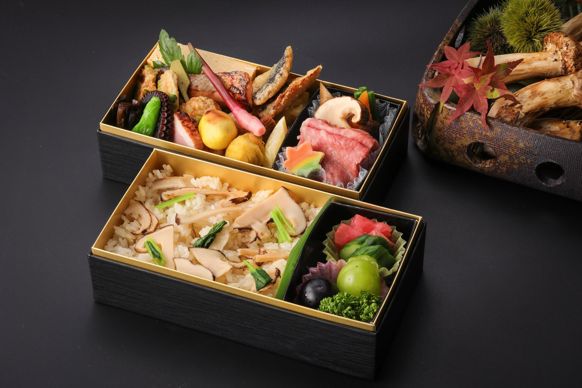 秋の行楽に「プチ贅沢」を。松茸の芳醇な香りと旬の味覚がぎっしり詰まった特製二段重、10/1より販売！