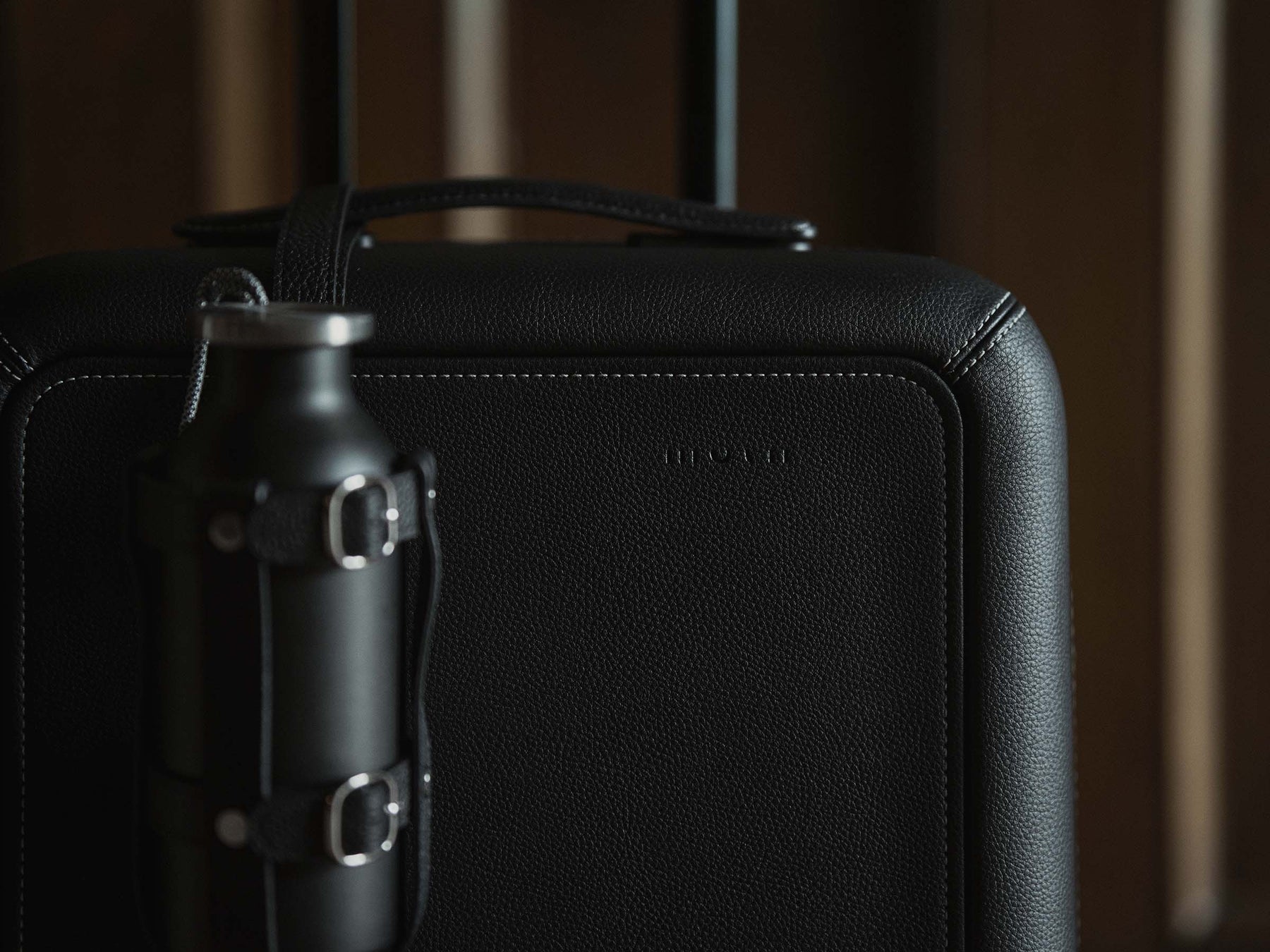 【moln】旅に、質感を。レザー仕立ての新スーツケース「Grain」新発売
