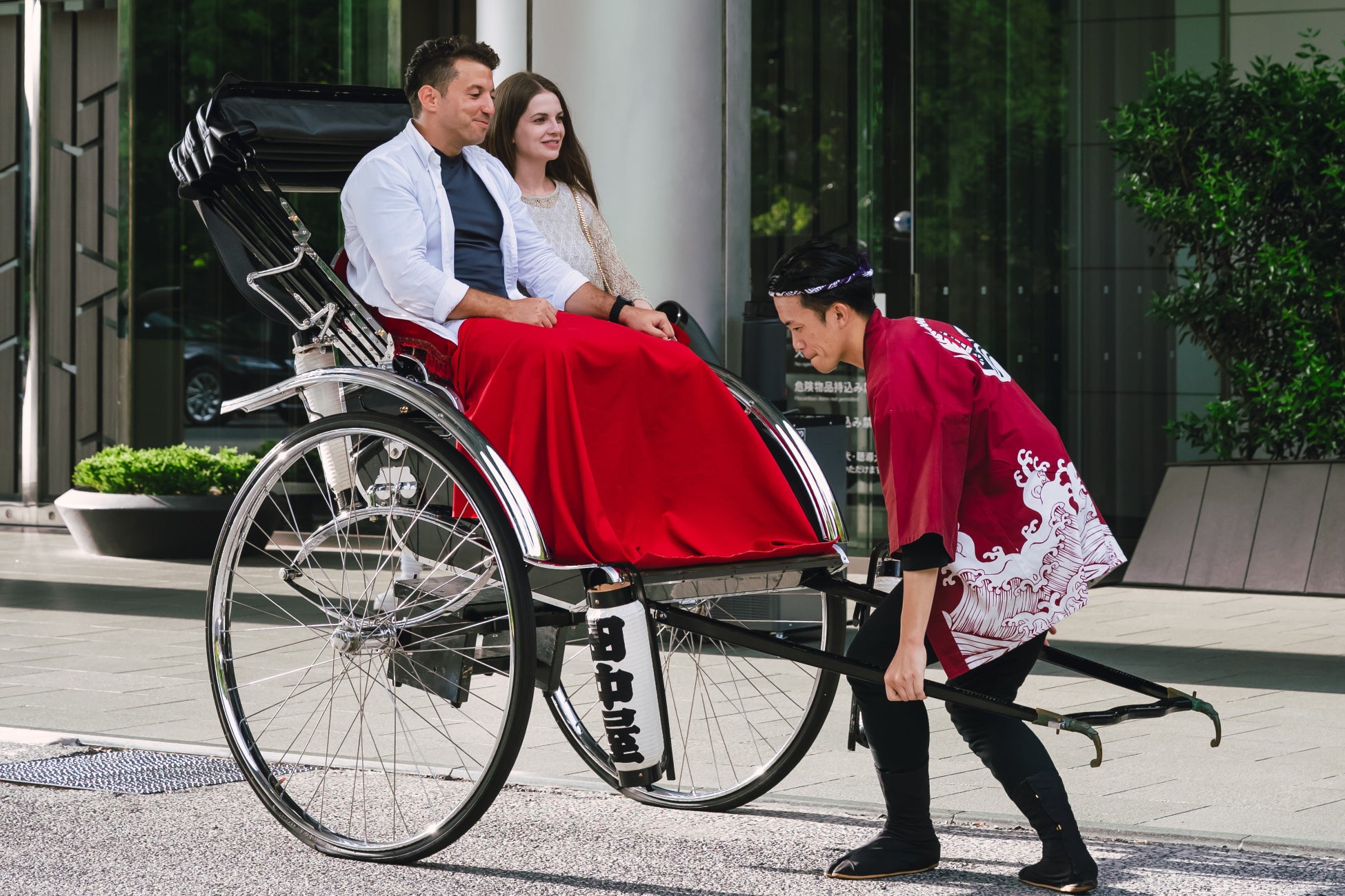 紅葉に彩られる秋の芝公園を、人力車でめぐる　歴史・文化・景色・味覚を結ぶエクスクルーシブな体験【ザ・プリンス パークタワー東京】