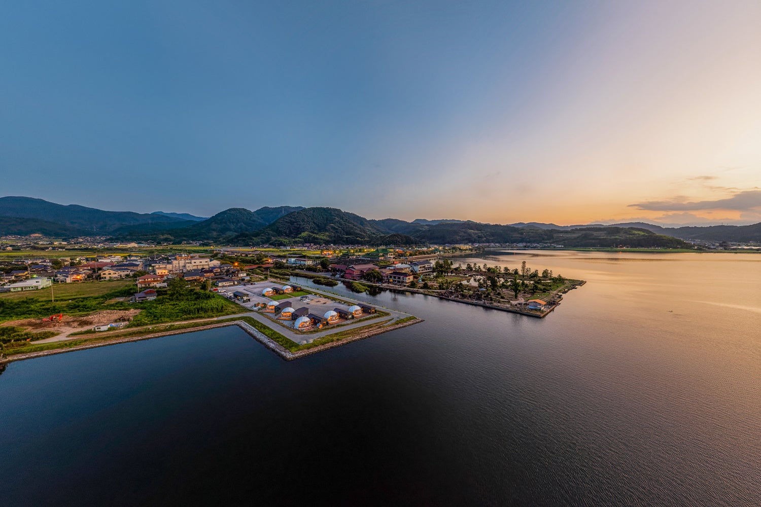 【鳥取県初】”東郷湖”を望む全室源泉かけ流し温泉付グランピング「グランレイク鳥取」。最大15％OFFになるお得な2大キャンペーン＆旬の生ズワイガニを味わう冬限定鍋など多彩な新プランを販売開始