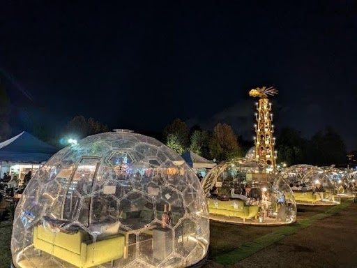 【堅い絆を祝う夜】束の間の雨上がりに東京・竹芝でドローンショー「LIGHTDANCe」が上がった