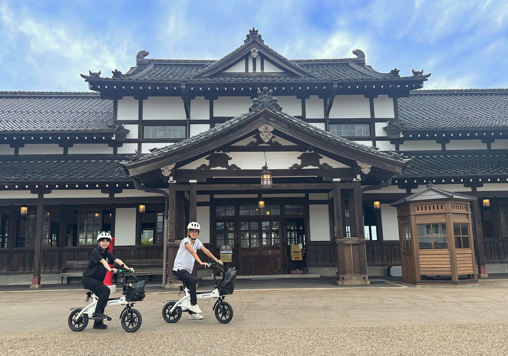 出雲大社めぐりもglafitで！ 旧大社駅に特定小型原付「NFR-01 Lite」を導入