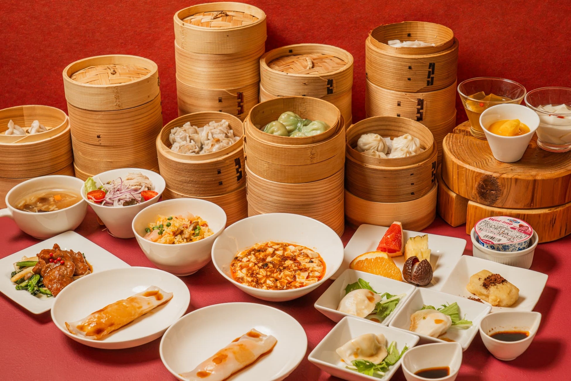 最上階の中国料理「壺中天」オーシャンビューランチの定番「よくばりランチセット」がリニューアル フカヒレ入り餃子・マンゴプリンなど新メニュー登場｜沖縄・ラグナガーデンホテル